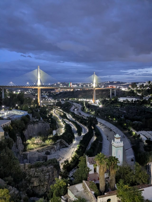 Le pont géant de Constantin Giant bridge of Constantine (no edit)