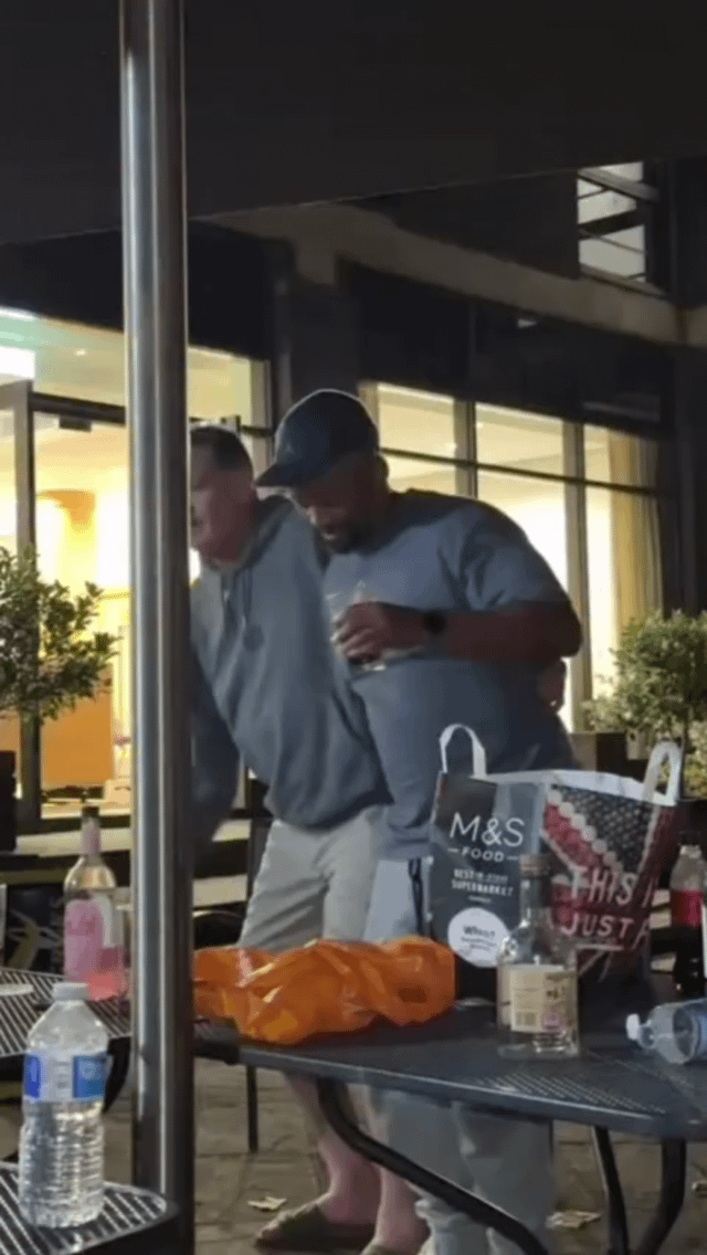 L'entraîneur Bok et son assistant lors de leur dernière semaine de congé avant la fin de l'année. Bok coach and assistant on their last weekend off before the end of year tour