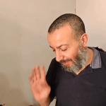 Un créateur de contenu algérien sans visage paie les dettes d'épicerie des familles Faceless Algerian Content Creator pays grocery debts for families